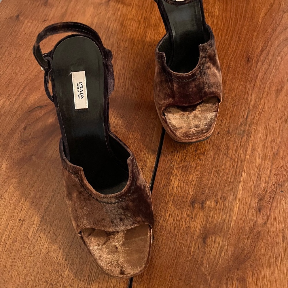 (IT 37) Fab velvet Prada wedge heel - Picture 7 of 8